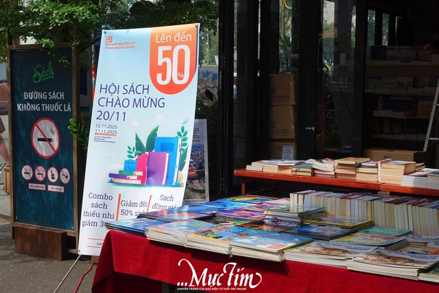 Đường sách TP.HCM nhộn nhịp chào đón Tuần lễ sách chào mừng Ngày Nhà giáo Việt Nam 20-11 - Ảnh 4.