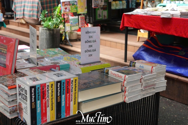 Đường sách TP.HCM nhộn nhịp chào đón Tuần lễ sách chào mừng Ngày Nhà giáo Việt Nam 20-11 - Ảnh 5.