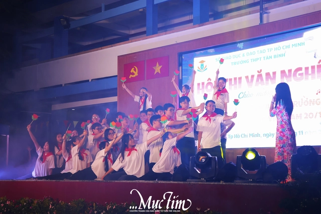 Concert chào mừng 20-11 mãn nhãn của học trò Trường THPT Tân Bình- Ảnh 5.