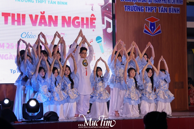 Concert chào mừng 20-11 mãn nhãn của học trò Trường THPT Tân Bình- Ảnh 8.