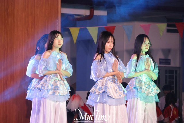 Concert chào mừng 20-11 mãn nhãn của học trò Trường THPT Tân Bình- Ảnh 9.