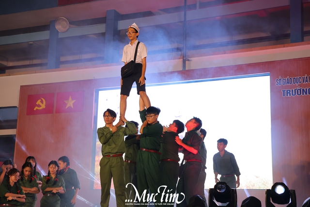 Concert chào mừng 20-11 mãn nhãn của học trò Trường THPT Tân Bình- Ảnh 13.