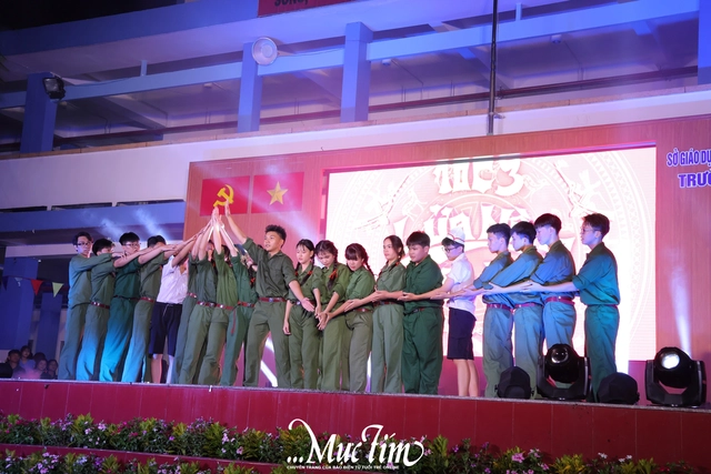 Concert chào mừng 20-11 mãn nhãn của học trò Trường THPT Tân Bình- Ảnh 14.