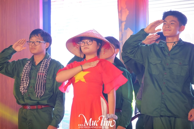 Concert chào mừng 20-11 mãn nhãn của học trò Trường THPT Tân Bình- Ảnh 25.