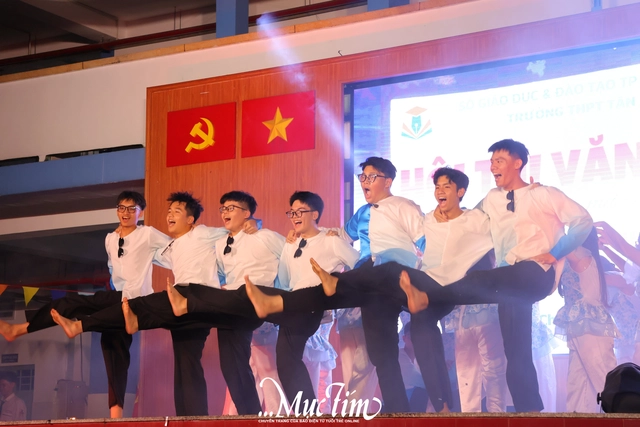 Concert chào mừng 20-11 mãn nhãn của học trò Trường THPT Tân Bình- Ảnh 26.