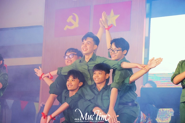 Concert chào mừng 20-11 mãn nhãn của học trò Trường THPT Tân Bình- Ảnh 27.