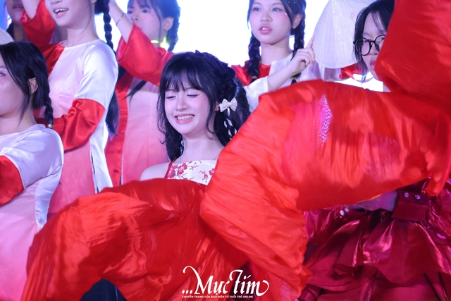 Concert chào mừng 20-11 mãn nhãn của học trò Trường THPT Tân Bình- Ảnh 32.