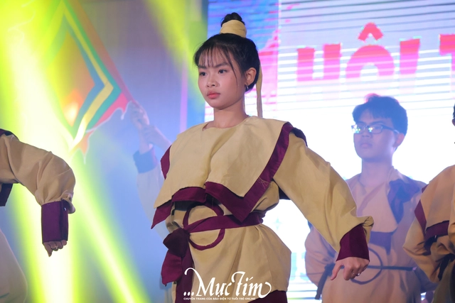 Concert chào mừng 20-11 mãn nhãn của học trò Trường THPT Tân Bình- Ảnh 33.