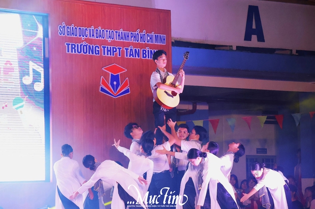 Concert chào mừng 20-11 mãn nhãn của học trò Trường THPT Tân Bình- Ảnh 2.
