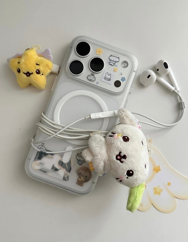 Tai nghe dây bỗng hot trở lại, teen hào hứng bắt trend- Ảnh 3. Tai nghe dây bỗng hot trở lại, teen hào hứng bắt trend- Ảnh 3.