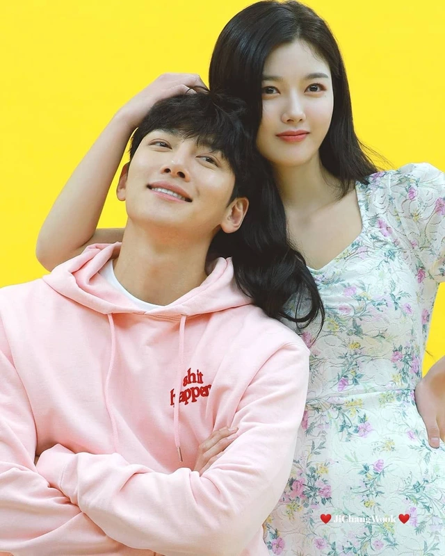 5 bạn trai màn ảnh đình đám của Kim Yoo Jung- Ảnh 2. 5 bạn trai màn ảnh đình đám của Kim Yoo Jung- Ảnh 2.