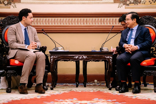 Ho Chi Minh City invites France to join railway, financial center projects - Ảnh 1.