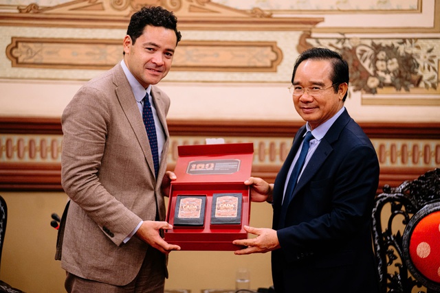 Ho Chi Minh City invites France to join railway, financial center projects - Ảnh 4.