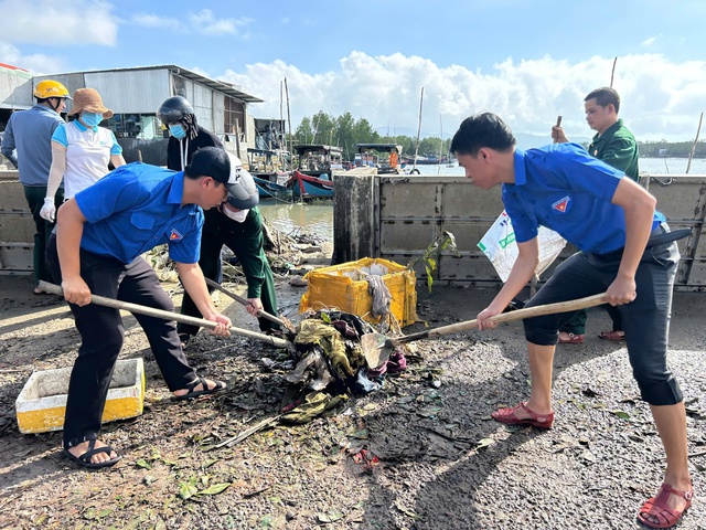 Ngày mai 16-11, Học bổng Vì tương lai Việt Nam - Ngăn dòng bỏ học về với Gia Lai- Ảnh 3. Ngày mai 16-11, Học bổng Vì tương lai Việt Nam - Ngăn dòng bỏ học về với Gia Lai- Ảnh 3.