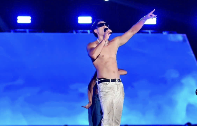 South Korean star Bi Rain arrives in Ho Chi Minh City for water music fest - Ảnh 1.