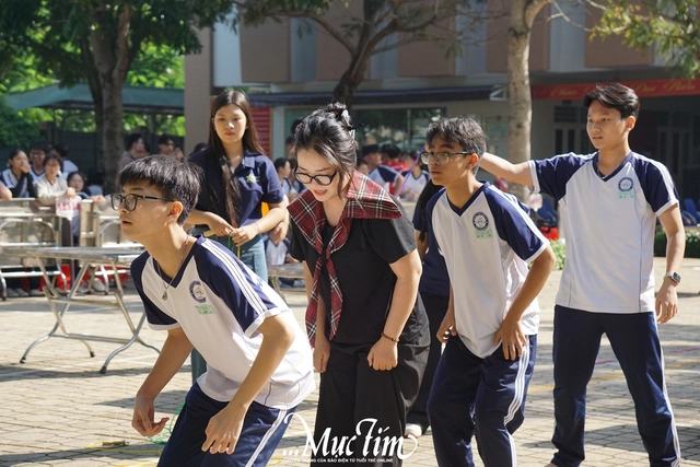 Thầy trò THPT Hồ Thị Bi thử thách độ hiểu ý, hợp sức tại sân chơi chào mừng 20-11- Ảnh 9.