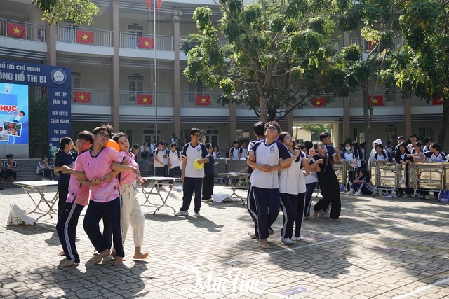 Thầy trò THPT Hồ Thị Bi thử thách độ hiểu ý, hợp sức tại sân chơi chào mừng 20-11- Ảnh 6.