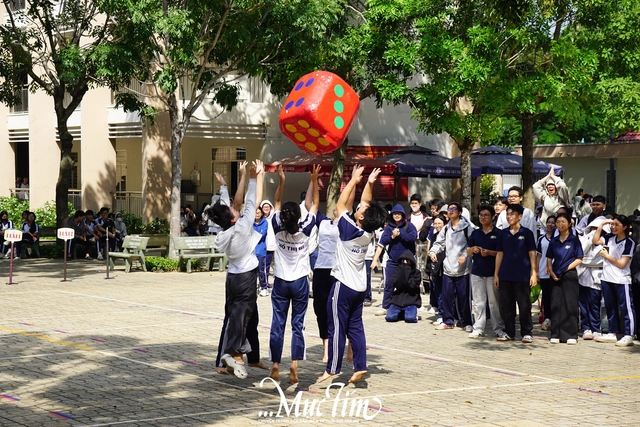 Thầy trò THPT Hồ Thị Bi thử thách độ hiểu ý, hợp sức tại sân chơi chào mừng 20-11- Ảnh 13.