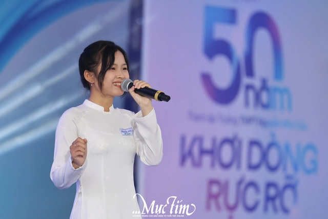 Rực rỡ hành trình 50 năm khơi dòng tri thức của Trường THPT Nguyễn Hữu Cầu- Ảnh 2.