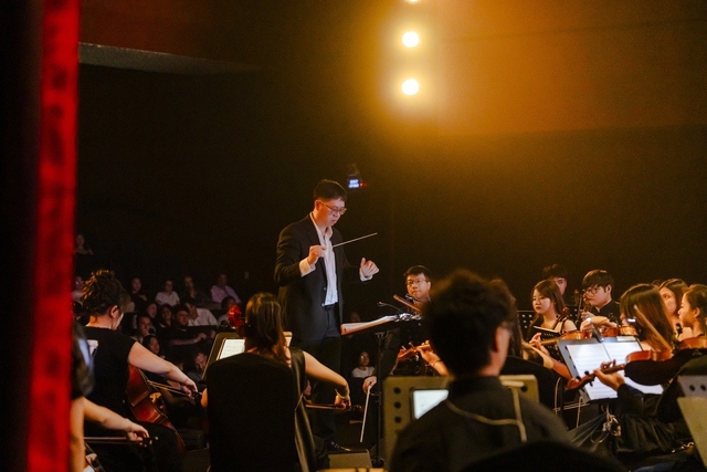 Hans Zimmer’s iconic film scores performed in Ho Chi Minh City concert - Ảnh 1. Hans Zimmer’s iconic film scores performed in Ho Chi Minh City concert - Ảnh 1.