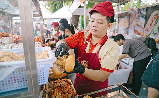 Vietnam’s beloved ‘banh mi’ under scrutiny after latest mass food poisoning - Ảnh 1. Vietnam’s beloved ‘banh mi’ under scrutiny after latest mass food poisoning - Ảnh 1.