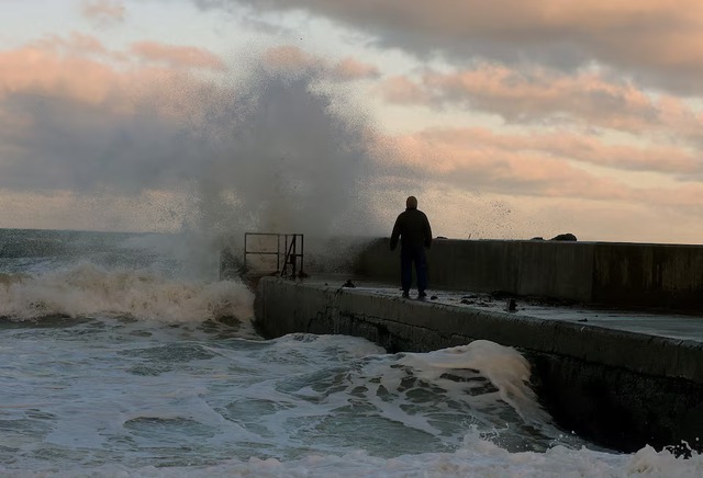 Storm Claudia kills 3 in Portugal, causes flooding in Britain- Ảnh 1. Storm Claudia kills 3 in Portugal, causes flooding in Britain- Ảnh 1.
