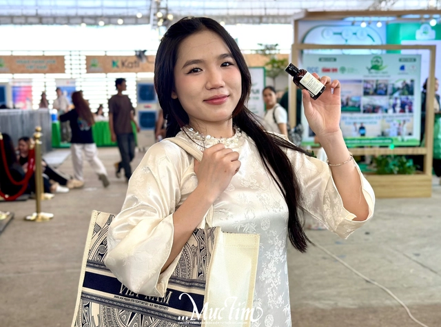 Tấp nập người đến đổi rác, nhận quà tại Ngày hội Việt Nam Xanh - Ảnh 5.