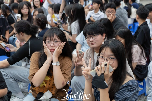 Teen Trường THPT Bình Phú bùng nổ cảm xúc trong đêm gala văn nghệ 20-11- Ảnh 3. Teen Trường THPT Bình Phú bùng nổ cảm xúc trong đêm gala văn nghệ 20-11- Ảnh 3.