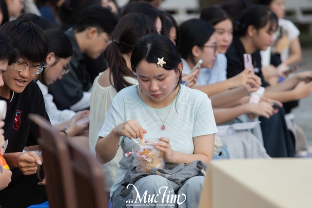 Teen Trường THPT Bình Phú bùng nổ cảm xúc trong đêm gala văn nghệ 20-11- Ảnh 4. Teen Trường THPT Bình Phú bùng nổ cảm xúc trong đêm gala văn nghệ 20-11- Ảnh 4.