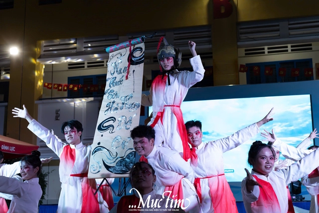Teen Trường THPT Bình Phú bùng nổ cảm xúc trong đêm gala văn nghệ 20-11- Ảnh 9. Teen Trường THPT Bình Phú bùng nổ cảm xúc trong đêm gala văn nghệ 20-11- Ảnh 9.
