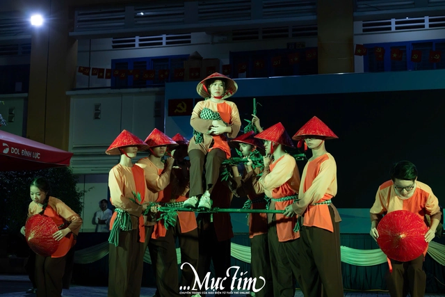 Teen Trường THPT Bình Phú bùng nổ cảm xúc trong đêm gala văn nghệ 20-11- Ảnh 11. Teen Trường THPT Bình Phú bùng nổ cảm xúc trong đêm gala văn nghệ 20-11- Ảnh 11.