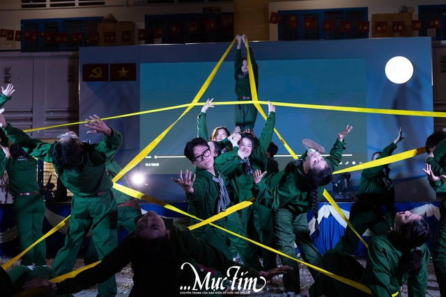 Teen Trường THPT Bình Phú bùng nổ cảm xúc trong đêm gala văn nghệ 20-11- Ảnh 12. Teen Trường THPT Bình Phú bùng nổ cảm xúc trong đêm gala văn nghệ 20-11- Ảnh 12.