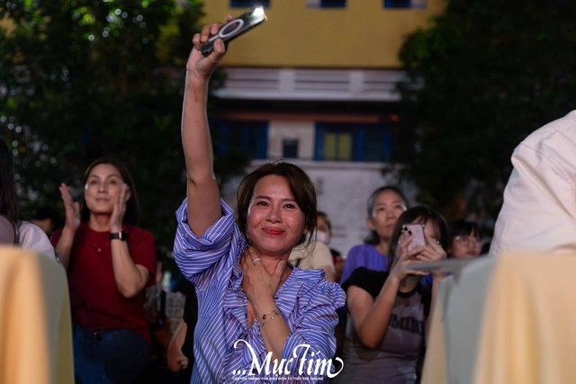 Teen Trường THPT Bình Phú bùng nổ cảm xúc trong đêm gala văn nghệ 20-11- Ảnh 14. Teen Trường THPT Bình Phú bùng nổ cảm xúc trong đêm gala văn nghệ 20-11- Ảnh 14.