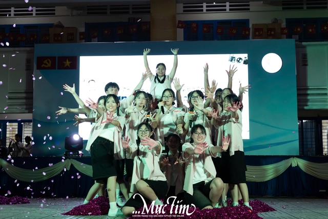 Teen Trường THPT Bình Phú bùng nổ cảm xúc trong đêm gala văn nghệ 20-11- Ảnh 18. Teen Trường THPT Bình Phú bùng nổ cảm xúc trong đêm gala văn nghệ 20-11- Ảnh 18.