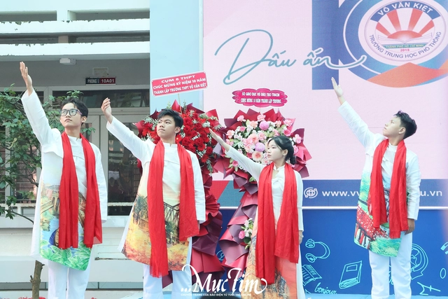 Nhìn lại 10 năm hình thành - vươn tầm - tiên phong của Trường THPT Võ Văn Kiệt- Ảnh 4. Nhìn lại 10 năm hình thành - vươn tầm - tiên phong của Trường THPT Võ Văn Kiệt- Ảnh 4.