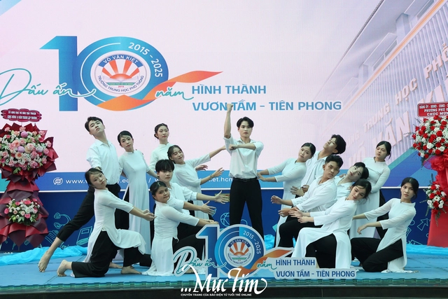 Nhìn lại 10 năm hình thành - vươn tầm - tiên phong của Trường THPT Võ Văn Kiệt- Ảnh 6. Nhìn lại 10 năm hình thành - vươn tầm - tiên phong của Trường THPT Võ Văn Kiệt- Ảnh 6.