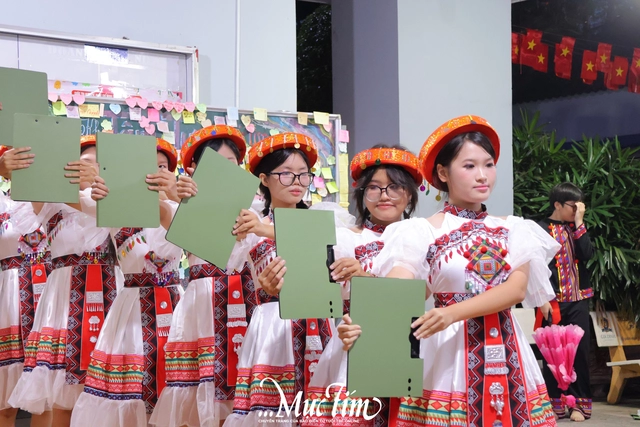 Bí quyết có bài thi văn nghệ thành công của học trò Trường THPT Bà Điểm- Ảnh 6. Bí quyết có bài thi văn nghệ thành công của học trò Trường THPT Bà Điểm- Ảnh 6.