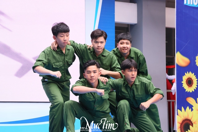 Bí quyết có bài thi văn nghệ thành công của học trò Trường THPT Bà Điểm- Ảnh 3. Bí quyết có bài thi văn nghệ thành công của học trò Trường THPT Bà Điểm- Ảnh 3.