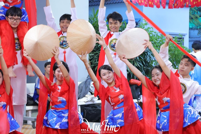 Bí quyết có bài thi văn nghệ thành công của học trò Trường THPT Bà Điểm- Ảnh 20. Bí quyết có bài thi văn nghệ thành công của học trò Trường THPT Bà Điểm- Ảnh 20.