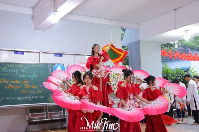 Bí quyết có bài thi văn nghệ thành công của học trò Trường THPT Bà Điểm- Ảnh 28. Bí quyết có bài thi văn nghệ thành công của học trò Trường THPT Bà Điểm- Ảnh 28.