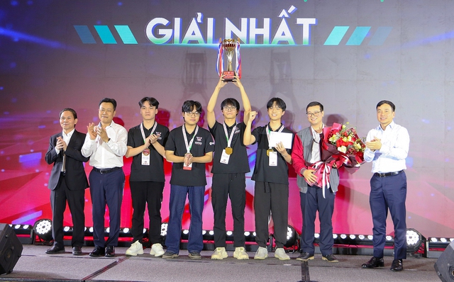 Japanese team finishes runner-up at Vietnam cybersecurity student competition - Ảnh 1.