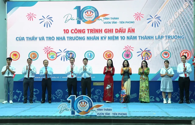 Nhìn lại 10 năm hình thành - vươn tầm - tiên phong của Trường THPT Võ Văn Kiệt- Ảnh 15. Nhìn lại 10 năm hình thành - vươn tầm - tiên phong của Trường THPT Võ Văn Kiệt- Ảnh 15.