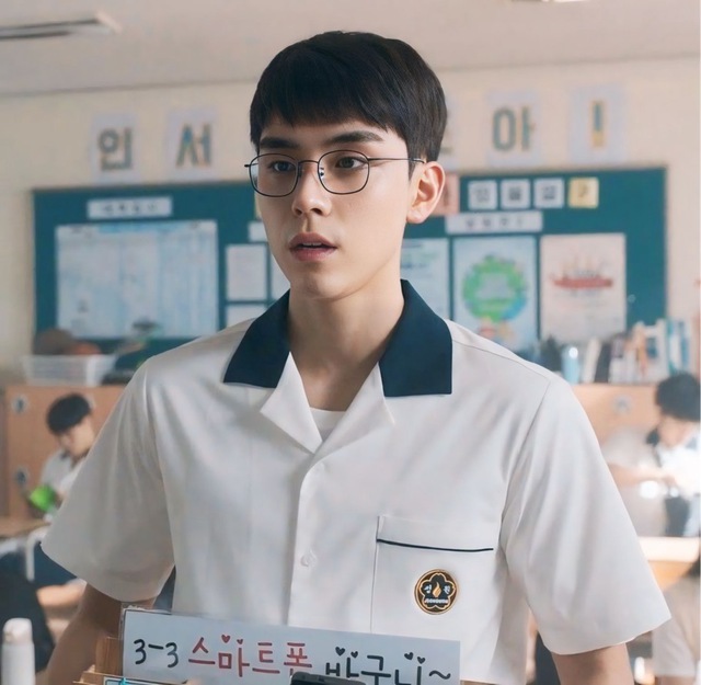 Gây sốt khi đóng cùng Kim Yoo Jung, hai mỹ nam 9X này là ai?- Ảnh 5. Gây sốt khi đóng cùng Kim Yoo Jung, hai mỹ nam 9X này là ai?- Ảnh 5.