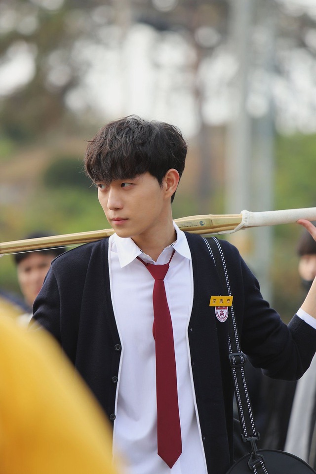 Gây sốt khi đóng cùng Kim Yoo Jung, hai mỹ nam 9X này là ai?- Ảnh 2. Gây sốt khi đóng cùng Kim Yoo Jung, hai mỹ nam 9X này là ai?- Ảnh 2.