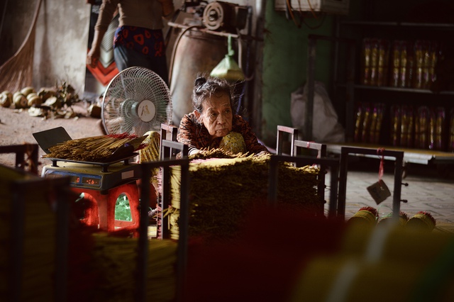 Người trẻ ‘giữ lửa’ làng nghề Việt qua nhiếp ảnh - Ảnh 7.