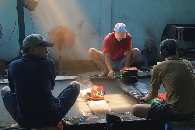 Người trẻ ‘giữ lửa’ làng nghề Việt qua nhiếp ảnh - Ảnh 8.