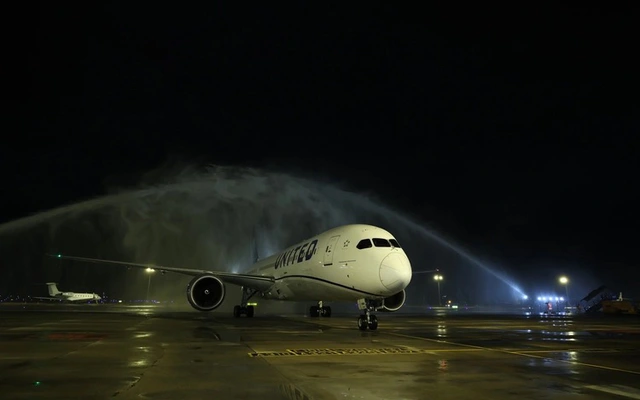 Int’l airlines expand routes, elevate service quality in Vietnam - Ảnh 2.