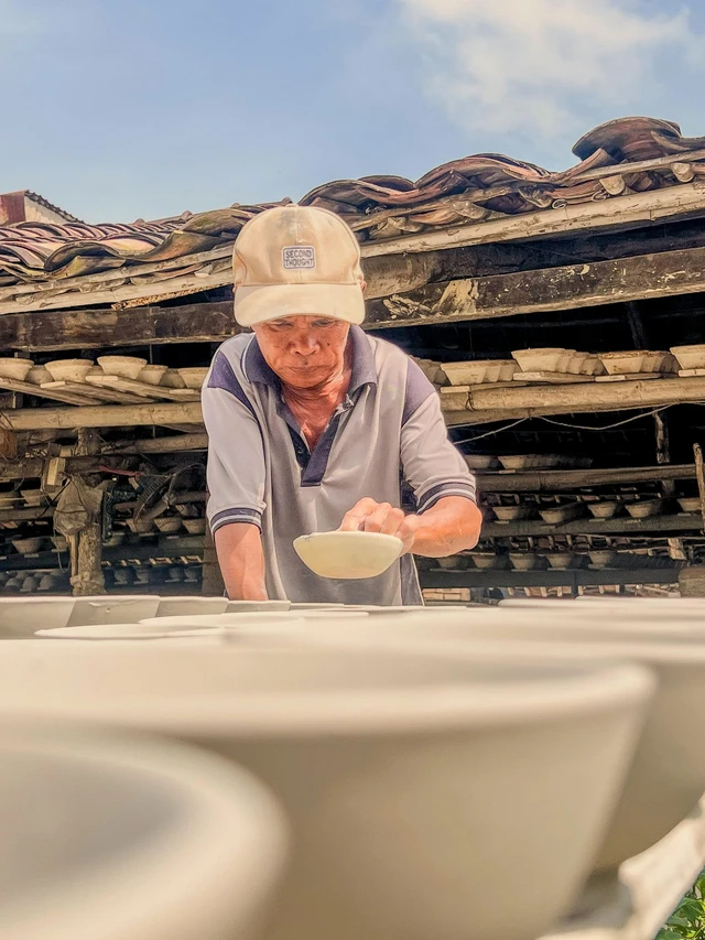 Người trẻ ‘giữ lửa’ làng nghề Việt qua nhiếp ảnh - Ảnh 4.