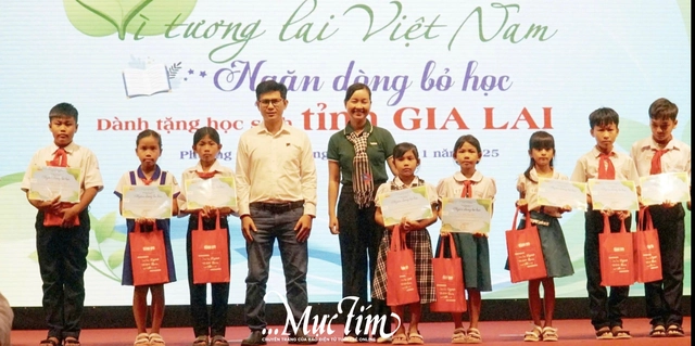 Học bổng Vì tương lai Việt Nam: những mầm xanh vẫn kiên cường giữa bão giông - Ảnh 12.