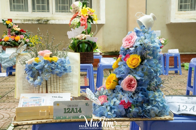 Học trò Trường THPT Hồ Thị Bi lần đầu 'gặp' thầy cô của thời thanh xuân qua những bức ảnh cũ- Ảnh 12. Học trò Trường THPT Hồ Thị Bi lần đầu 'gặp' thầy cô của thời thanh xuân qua những bức ảnh cũ- Ảnh 12.